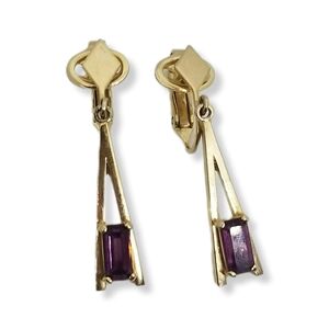 AVON 1975 "PLAZA IV" FAUX AMETHYST & GOLDTONE A FRAME DESIGN DROP CLIP EARRINGS